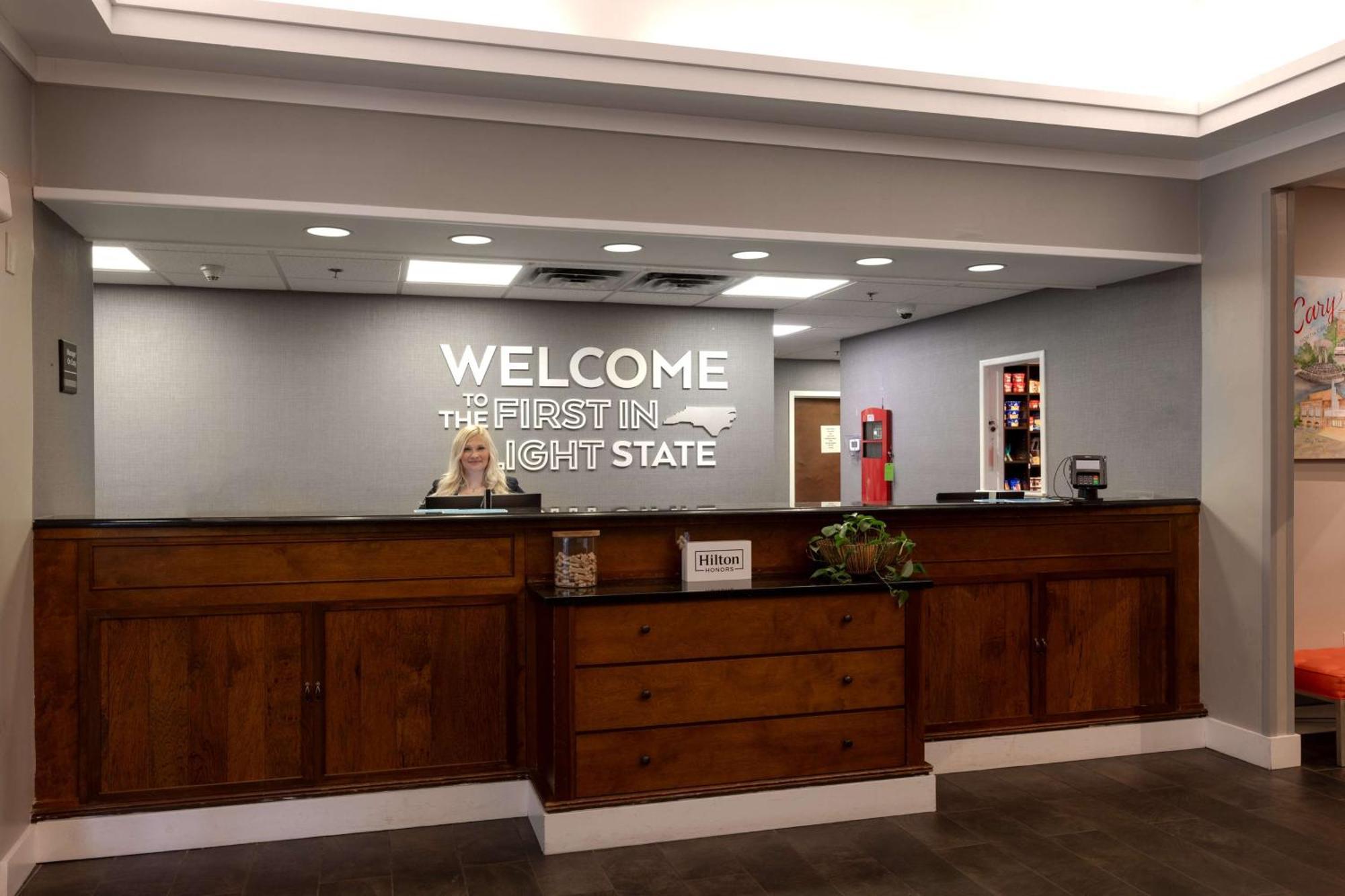 Hampton Inn & Suites Raleigh Cary Lenovo Center Luaran gambar